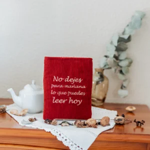 FUNDA DE LIBRO CAPRI PANA BURDEOS CON TEXTO