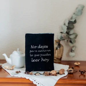 FUNDA DE LIBRO CAPRI PANA NEGRO CON TEXTO